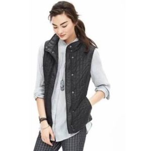 BR BLACK QUILTED FIELD VEST SIZE LARGE